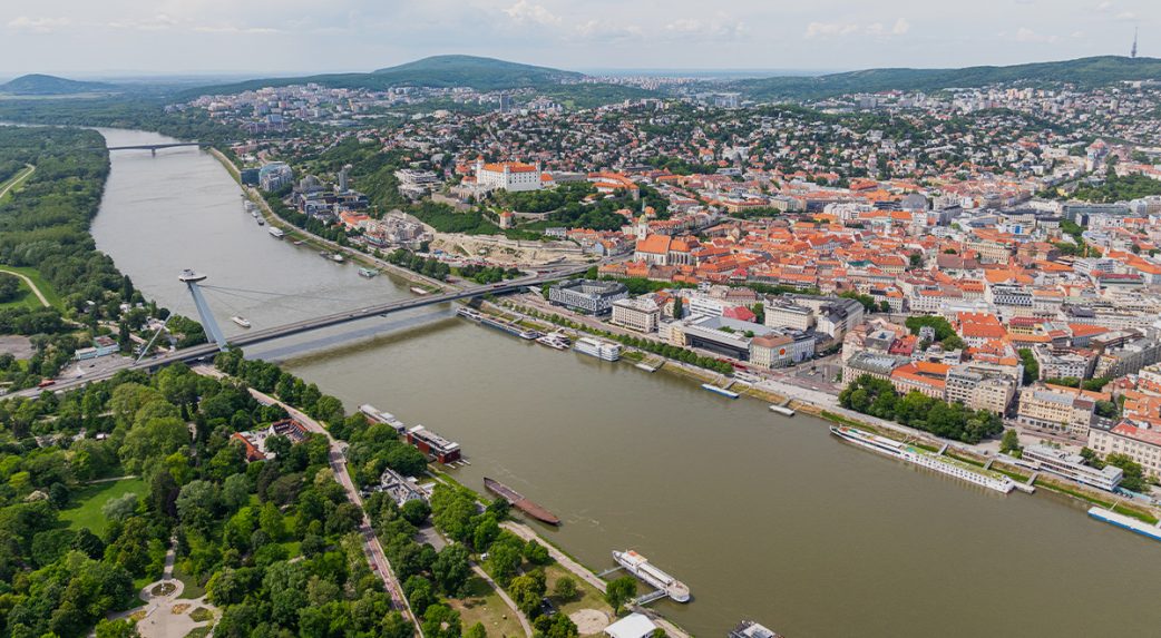 Rövid időre lezárták a pozsonyi rakpartot egy gyanús tárgy miatt