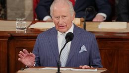A brit király tükröt tartott Trump Amerikájának