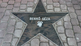 Egy „őrült”, akit mindenki szeretett – csillagot kapott Komáromban Benkő Géza