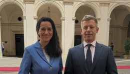 Az új magyar kormány szakít az előző kabinet uniós politikájával