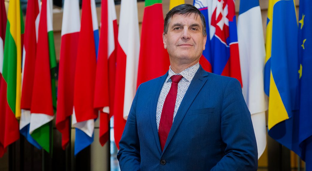 Branislav Ondruš indulna a KOZ elnöki posztjáért, de EP képviselő is maradna