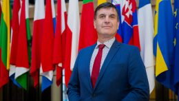 Branislav Ondruš indulna a KOZ elnöki posztjáért, de EP képviselő is maradna