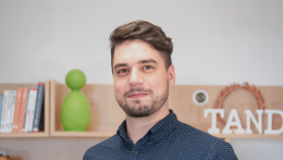 „Messzebbre látni, láthatóvá válni”