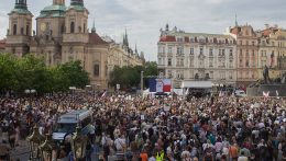 Prága és a közszolgálati média: tüntetéshullám söpör végig Csehországon