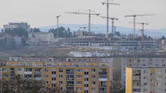 Az ellenzék bírálja a kormányt a területrendezési terv és az eperjesi kórház építése miatt