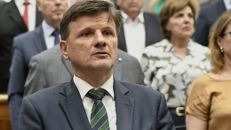 Megszakadt a parlamenti ülés, Gašpar kiutasította Hlinát az ülésteremből