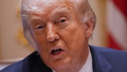 Trump alaptalanul fizetett provokátoroknak nevezte a newarki deportációs központ tüntetőit