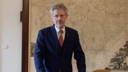 Kína tiltakozik a cseh szenátusi elnök tajvani látogatása miatt