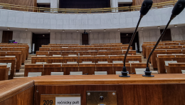 Továbbra is erős a bizalmatlanság a szlovák politikusokkal szemben, Šimečka azonban népszerűbb, mint Fico