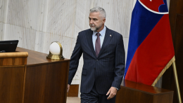 Tibor Gašpar visszautasítja, hogy a saját javára módosította volna a törvényeket; a koalíció kiáll mellette