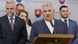 Nincs koalíciós válság, kompromisszumkeresés zajlik – jelentette ki a Smer frakcióvezetője