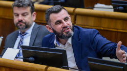 Mažgút nem magyarázza a felesége cégének szerződéseit