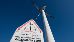 Nagy érdeklődés és feszült hangulat kísérte szerdán Pozsonyban a szélenergia fejlesztési zónákról szóló nyilvános vitát