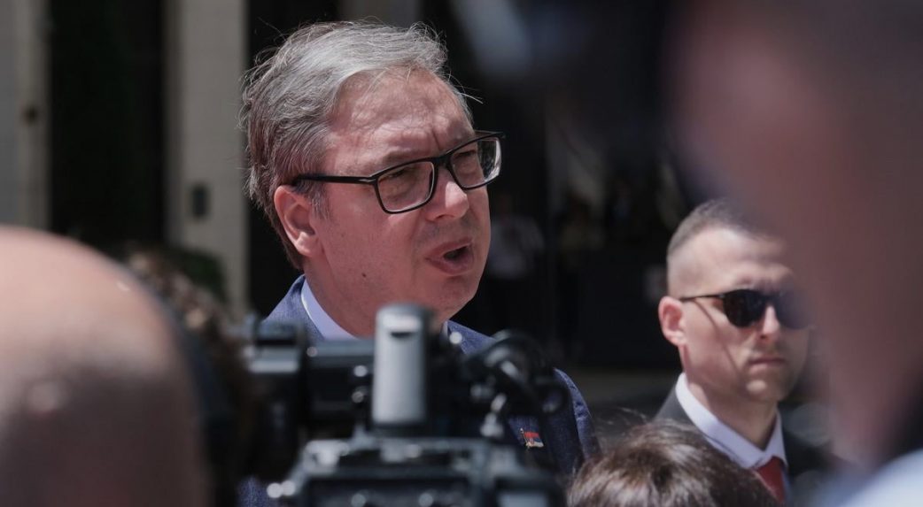 Diáktüntetés Kraljevóban: Vučić ellen vonultak utcára a szerbek