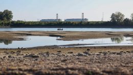 Leállás szélén a Paksi Atomerőmű: a Duna −121 centiméteres vízszintje miatt már a 2. blokk teljesítményét is felére csökkentették
