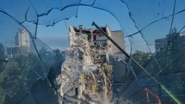 Tovább nőtt a kijevi csapás halálos áldozatainak száma, közben újabb orosz légitámadások érték Ukrajnát