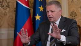 Fico: az ankarai NATO-csúcs zárónyilatkozata nem kötelező érvényű Szlovákiára nézve