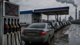 Putyin háborúja hazatért: helyenként tettlegességig fajult a sorban állásból fakadó türelmetlenség a benzinkutakon