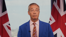 Újraválasztásával bújna ki a korrupciós ügyek alól a brexit fenegyereke