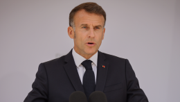 Macron: Európa kész megvédeni a szabadságot, ha kell, áldozatok árán is