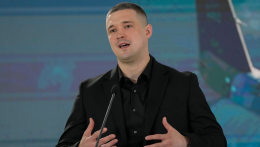 A kormányfő után Ukrajna védelmi minisztere is távozik