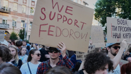 A leváltott védelmi miniszter mellett tüntetnek Kijevben
