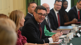 Az új brit miniszterelnökre, Andy Burnhamre figyel a világ