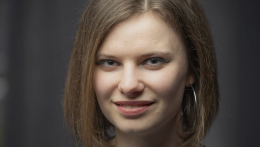 Finta Viktória: „A színházban a szépség és a játék a legfontosabb” – beszélgetés a Jókai színház dramaturgjával