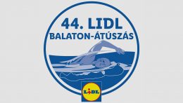 Két halasztás után elrajtolt a 44. Balaton-átúszás