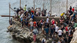 Az EU-tagállamok többsége rendkívüli egyeztetést sürget a ceutai migrációs válság miatt