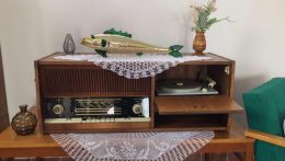 Szódásszifon, fekete-fehér TV, tárcsás telefon – retro kiállítás Perbenyíkben