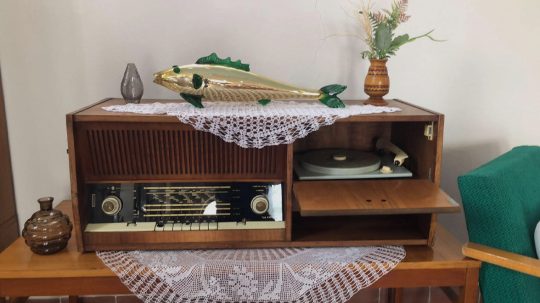 Szódásszifon, fekete-fehér TV, tárcsás telefon – retro kiállítás Perbenyíkben