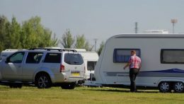 Lakókocsi-parkolókat adtak át Nagyfödémesen a Modrá Perla strand mellett