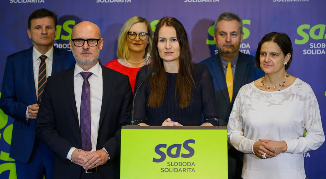 Bajo Holečková az SaS tagja lett — másfél év után a frakciót a párttagság is követte