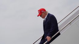 Trump népszerűsége történelmi mélypontra zuhant az iráni háború árnyékában