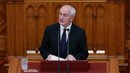 Nem sodródik alkotmányos válságba Magyarország