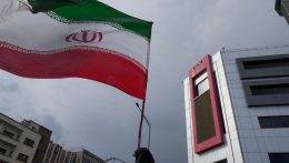Az Egyesült Arab Emírségek felfüggesztette Iránnal folytatott összes kereskedelmi kapcsolatát
