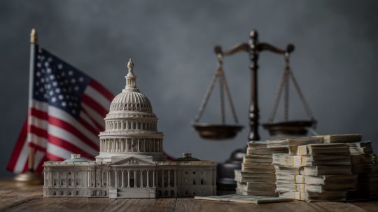 Az amerikai államadósság először haladta meg a 40 billió dollárt, miközben felgyorsul a hitelfelvétel