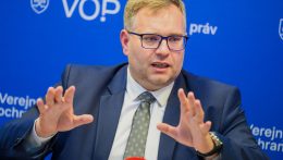 A betegek egy része hónapokig vár szakorvosi vizsgálatra, az ombudsman a biztosítóktól vár megoldást