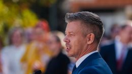 Magyar Péter a Bledi Stratégiai Fórumon: kormánya több válságot kezelt sikeresen, a költségvetési hiányt három hónap alatt 2,5 milliárd euróval csökkentette