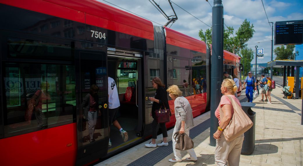 Tanévkezdéssel sűrűbb járatok és új megálló: szeptember 1-jétől változik a pozsonyi tömegközlekedés