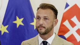Csütörtökön sem nyitották meg a belügyminiszter leváltásáról szóló vitát a parlamentben