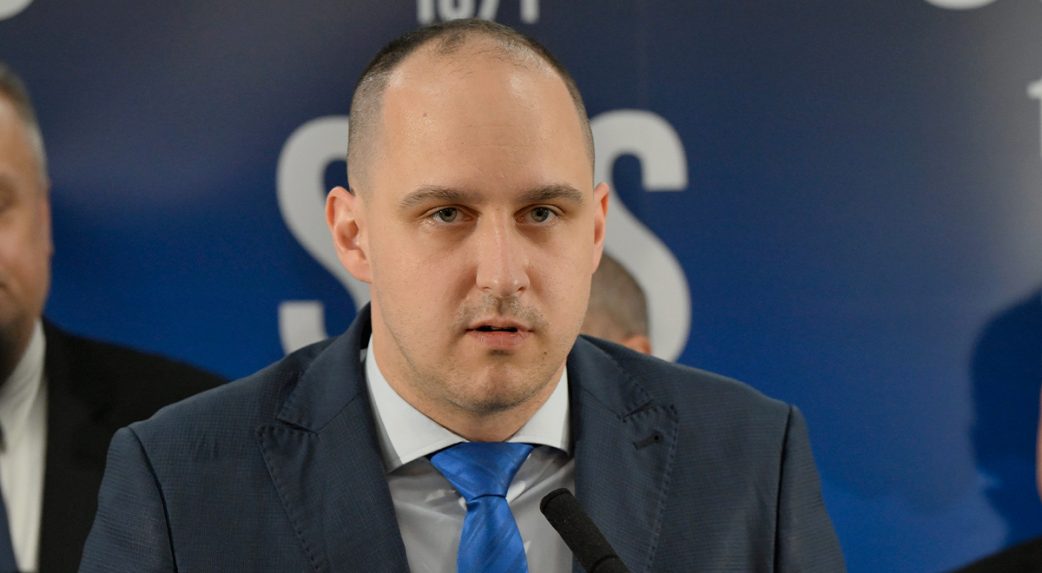 Az SNS visszalépett Zsolna megyében: Lučanský Choma győzelmét segíti
