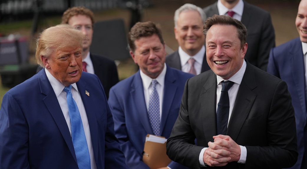 Trump „morálisan kötelező“ önszabályozási megállapodást írt alá a mesterséges intelligencia vezető cégeivel