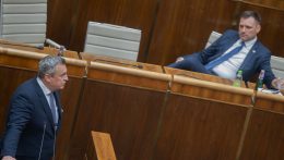 A koalíció nem csupán egy minisztert veszített, a parlamenti többségük is elolvad