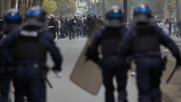 Közel 600 diák őrizetbevételével folytatódtak a diáktüntetetések Franciaországban