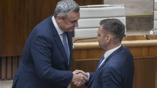 A koalíció még együtt van, a stabil kormányzás egyre távolabb