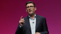 Burnham EU-visszatérési felvetése újraindítja a Brexit-vitát — Macron és Sánchez pozitívan reagált