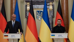 Európai diplomáciai képviseletek elutasítják az orosz figyelmeztetést — Kijevben maradnak