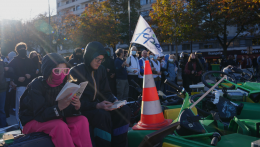 A francia kormányfő október végére válságkezelő tervet ígért a diáktüntetések kapcsán